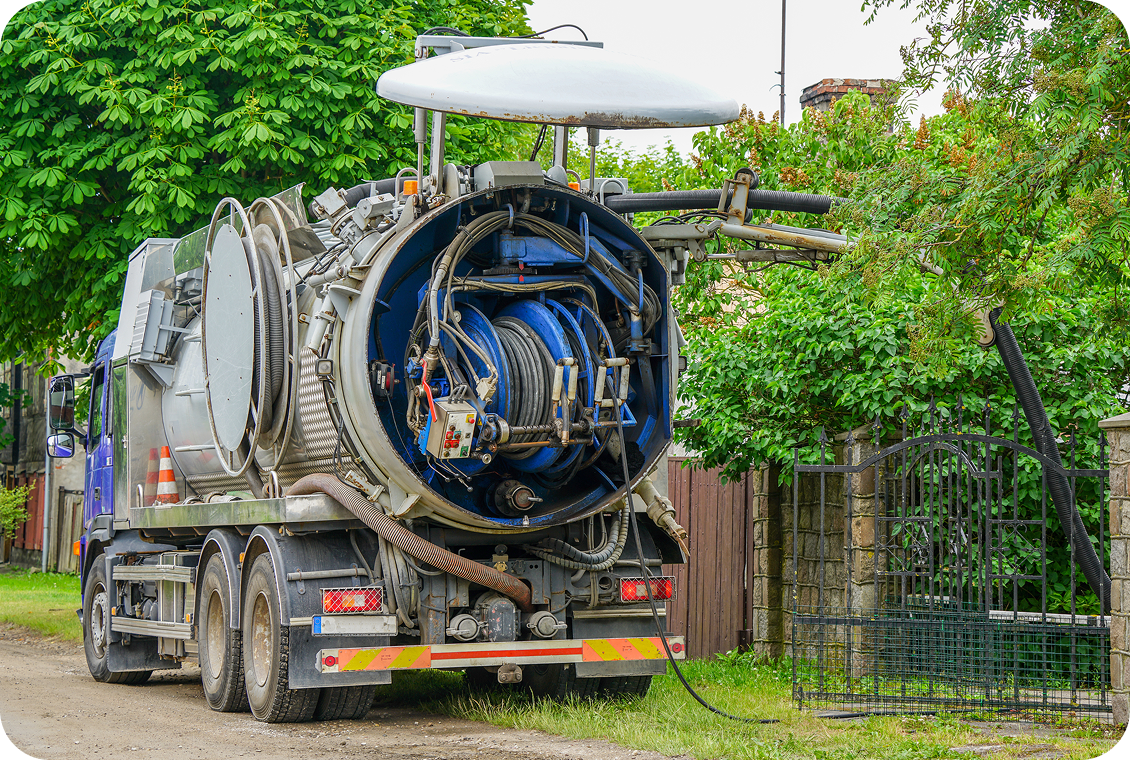 Industrial vacuum truck for sewer maintenance